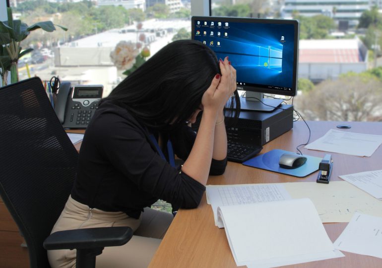 ¿Adicto al trabajo? Invitan a formar parte de estudio que investigará el estrés laboral en RD