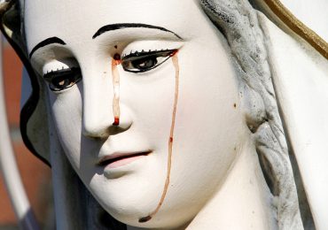El Vaticano crea un observatorio para investigar estatuas 'lloronas' de la Virgen