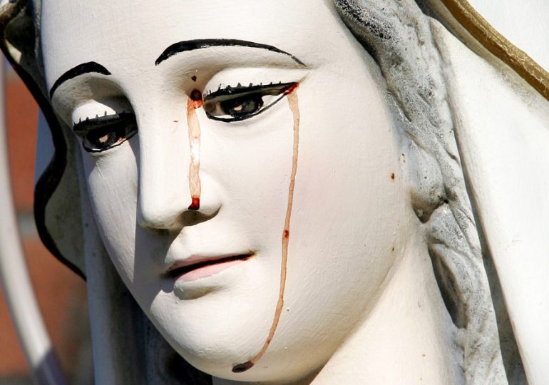 El Vaticano crea un observatorio para investigar estatuas 'lloronas' de la Virgen