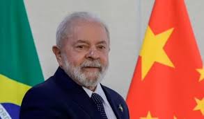 Brasil está "de vuelta", dice Lula al iniciar su visita a China