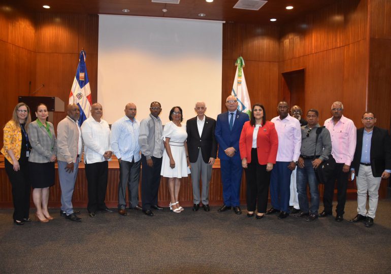 TSS realiza encuentro con alcaldes de distritos municipales