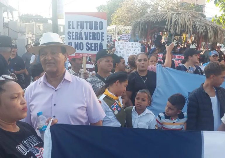 Senador Antonio Marte y Fuerzas vivas de Monción realizan marcha por el agua
