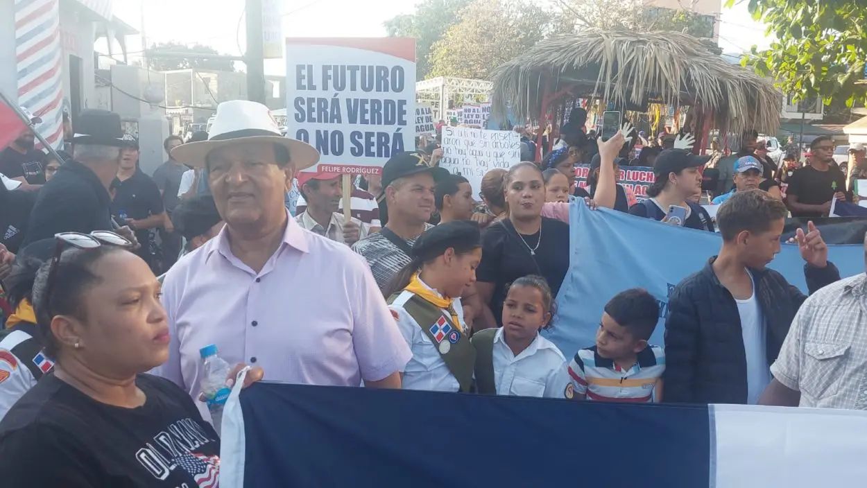 Senador Antonio Marte y Fuerzas vivas de Monción realizan marcha por el agua