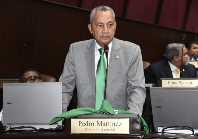 Diputado Pedro Martínez deposita proyecto que busca aumentar prestaciones  por circunstancias extenuantes