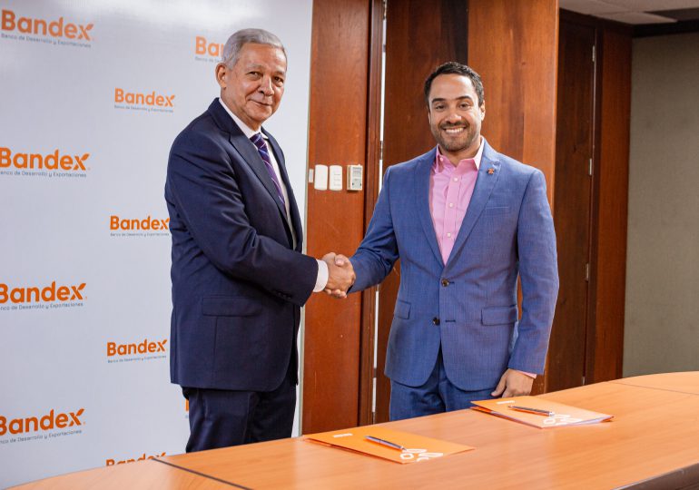 FONDESA Y BANDEX firman acuerdo para créditos educativos