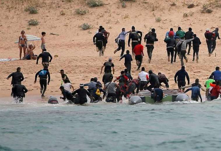 Marruecos intercepta frente a sus costas a más de 550 migrantes