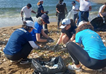Fundación Vida Azul y Ocean Conservancy realizan limpieza de playa en Día Internacional de la Tierra