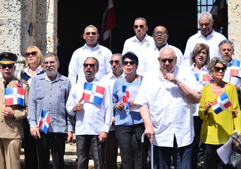 Efemérides Patrias llama a recordar Revolución de Abril trabajando con honradez y patriotismo