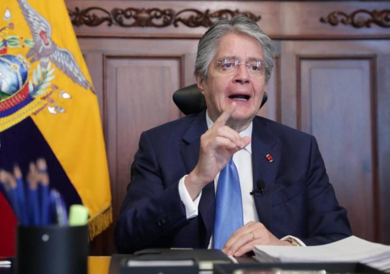 Presidente de Ecuador dice enfrentará juicio político ante Congreso