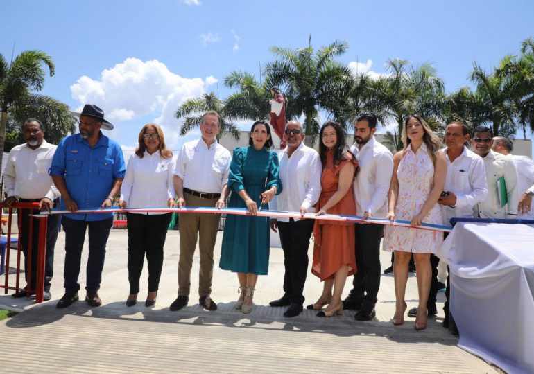 Alianza Gobierno-empresas rinde frutos con embellecimiento e inauguración de parque en Dajabón