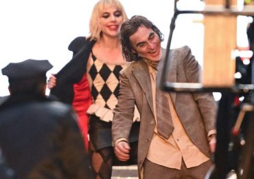 Filtran fotos de Lady Gaga y Joaquín Phoenix en el set del rojade de la película Joker