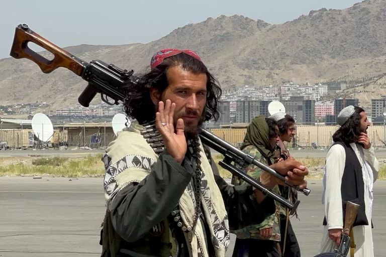 Talibanes abatieron al líder de ISIS que planeó el atentado del aeropuerto de Kabul en 2021