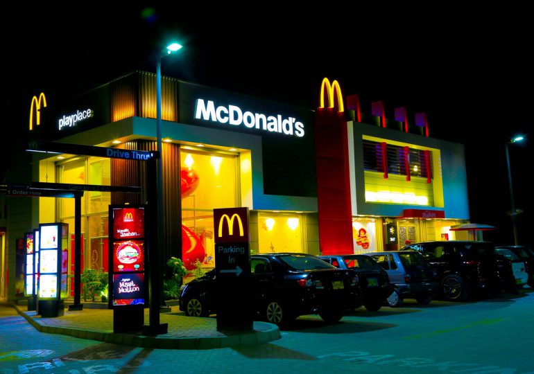 ¡Que golpe! McDonald's en EEUU cierra sus oficinas y se prepara para despedir parte de sus empleados