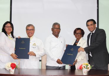 Colegio Médico Dominicano y ProÉtica firman acuerdo para promover la ética en el sector salud