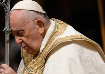 El papa acepta renuncia de obispo en Polonia tras celebración de orgía