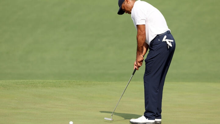 Tiger Woods toma la salida en el 87º Masters de Augusta