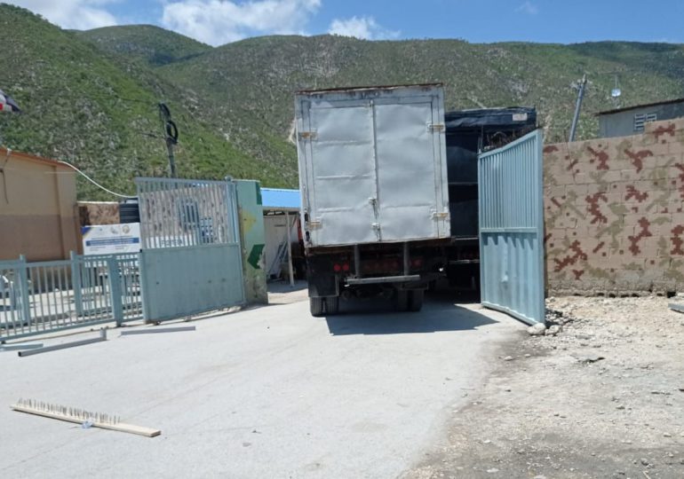 VIDEO | Autoridades dominicanas desbloquearon y cerraron puerta del paso fronterizo Jimaní-Mal Passe