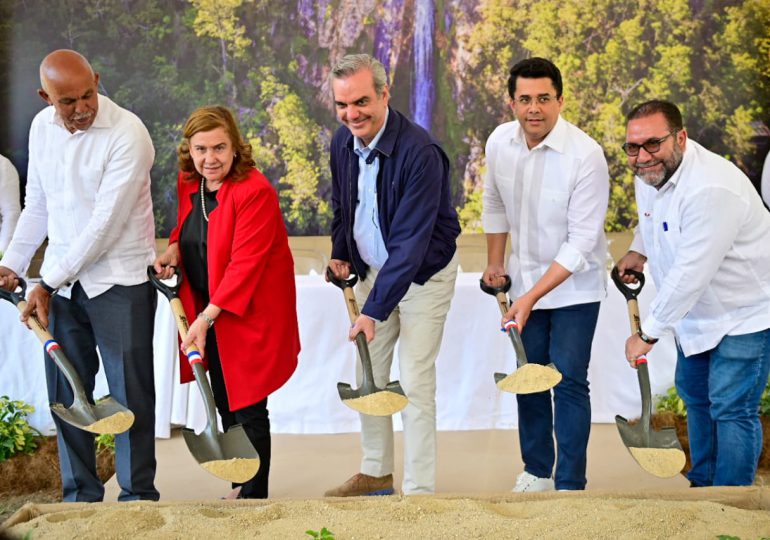 Turismo inicia reconstrucción de vía de acceso carretera Aguas Blancas por un monto superior a RD$390 millones