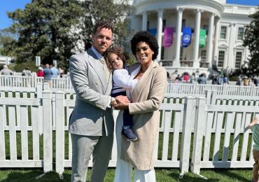 Francisca y su familia asisten a la carrera de huevos de pascua en la Casa Blanca