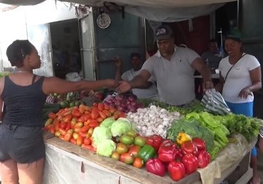 VIDEO | Altos precios de alimentos mantienen preocupadas a mujeres en Dajabón