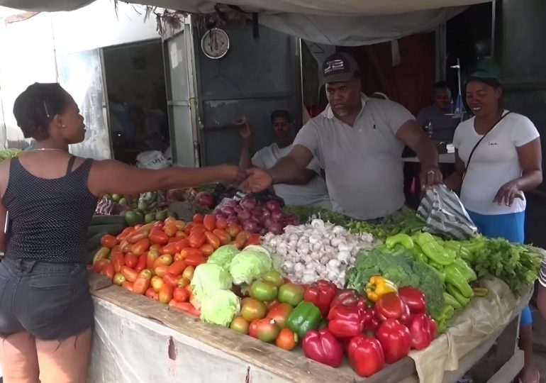 VIDEO | Altos precios de alimentos mantienen preocupadas a mujeres en Dajabón