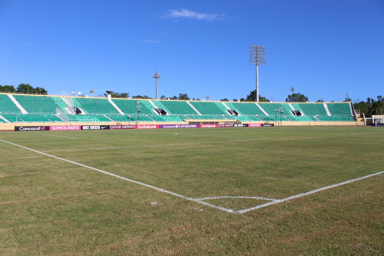 Estadio Félix Sánchez ya tiene su nuevo césped instalado RC Noticias