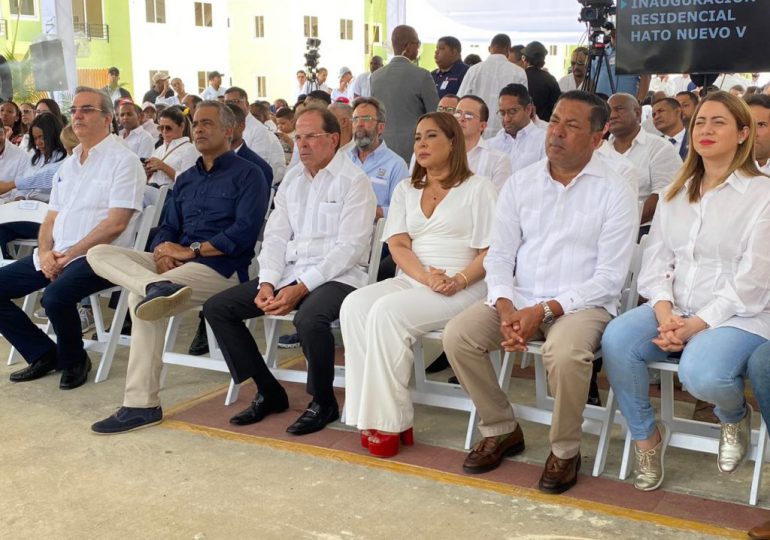 Ministerio de la Mujer entrega Bono Mujer a beneficiarias de proyecto Familia Feliz en SDO