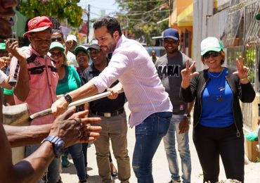 Rafael Paz denuncia deterioro en calles de Los Ríos y chatarras abandonadas en Simón Bolívar