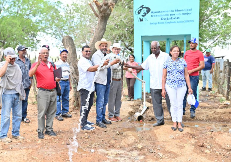 Alcalde Santiago Riverón inaugura sistema de agua potable en Dajabón