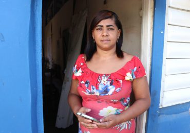 VIDEO | Mujer pide ayuda a Luis Abinader tras Gabinete de Política Social inspeccionara vivienda y no volvieran más