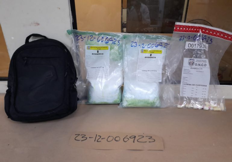 VIDEO | Detienen italiano en aeropuerto de La Romana con tres kg de cocaína en su estómago y equipaje
