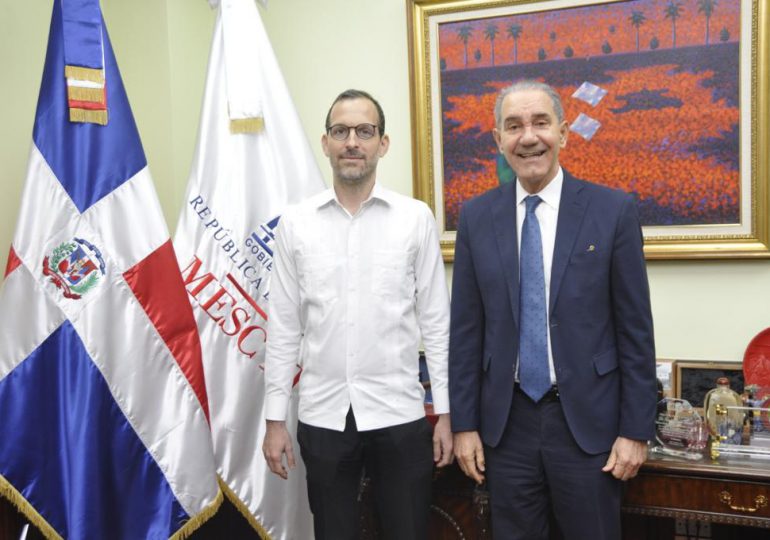 García Fermín y embajador dominicano en la India resaltan intercambio de becas internacionales en RD
