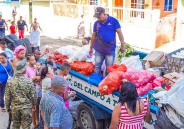Más de 20 mil residentes en Los Alcarrizos han sido beneficiadas con bodegas móviles, según el Inespre