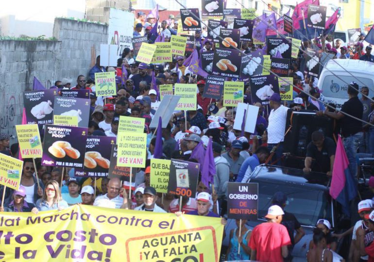 VIDEO | PLD marcha en Moca por alto costo de la vida, inseguridad, quiebra del campo y falta de empleos