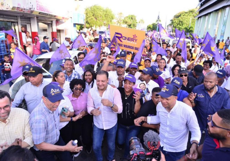 Abel Martínez eleva su voz junto al pueblo de San Pedro de Macorís por el alto costo de la vida