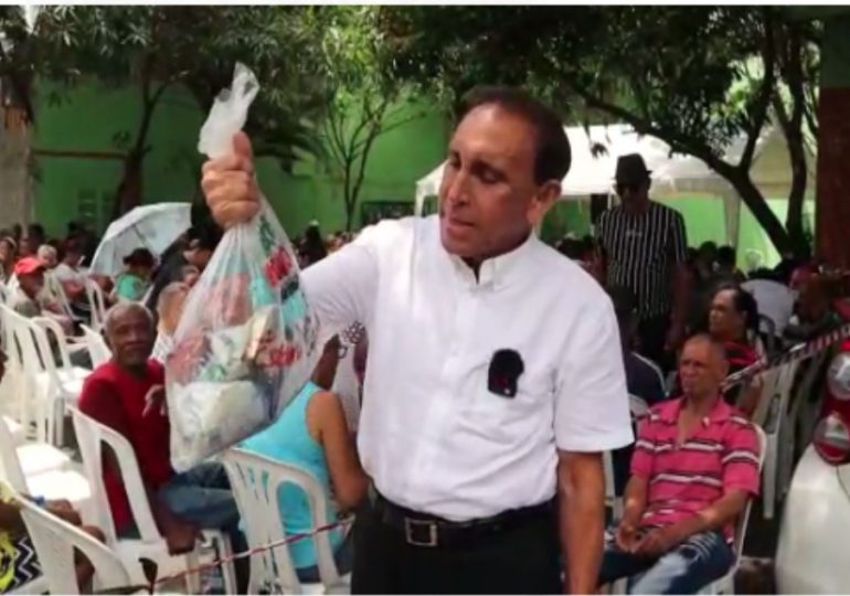 VIDEO | Cruz Jiminián entrega 1000 raciones para la habichuela con dulce