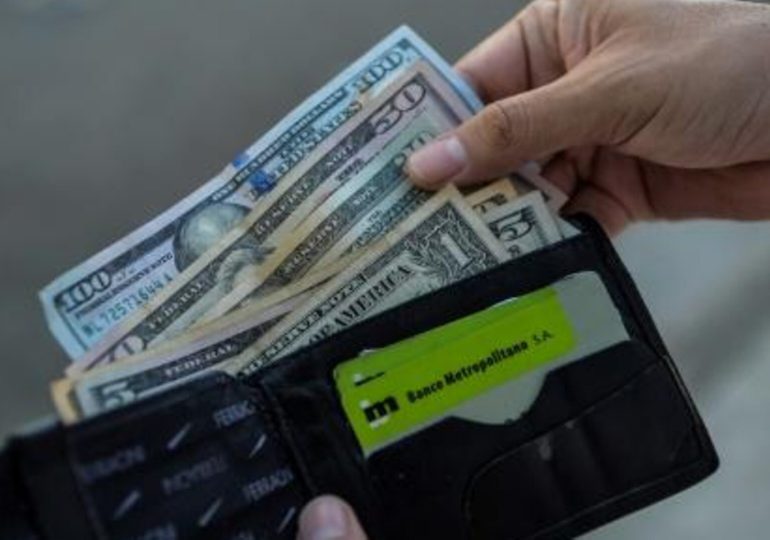 Cuba permitirá depósitos de dólares en efectivo suspendidos desde 2021