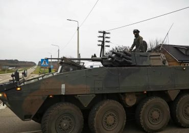 Ucrania encargó a Polonia 100 tanques blindados Rosomak que serán financiados