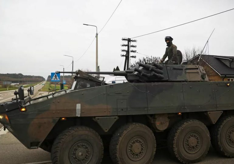 Ucrania encargó a Polonia 100 tanques blindados Rosomak que serán financiados