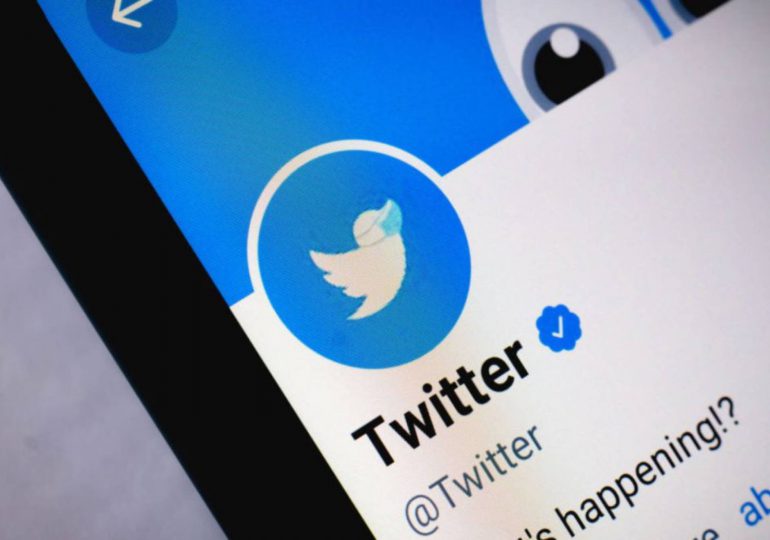 Twitter restablece insignia azul para algunos medios y celebridades