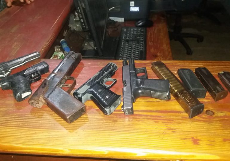 Intervención policial ocupó cinco tipos de armas de fuego ilegales dentro de discoteca “Makumba”