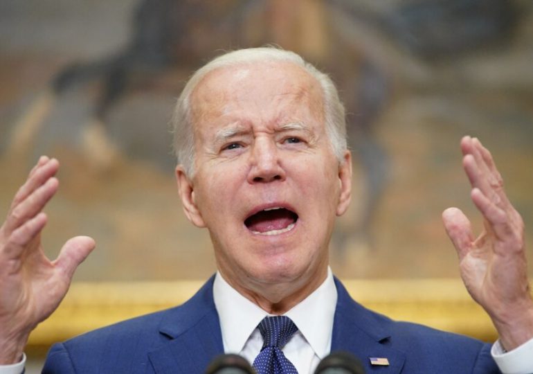 Biden vuelve a exigir acción tras ocho muertos en tiroteo en centro comercial de Texas