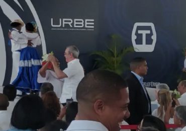 VIDEO | Presidente Abinader baila merengue en la inauguración del Teleférico