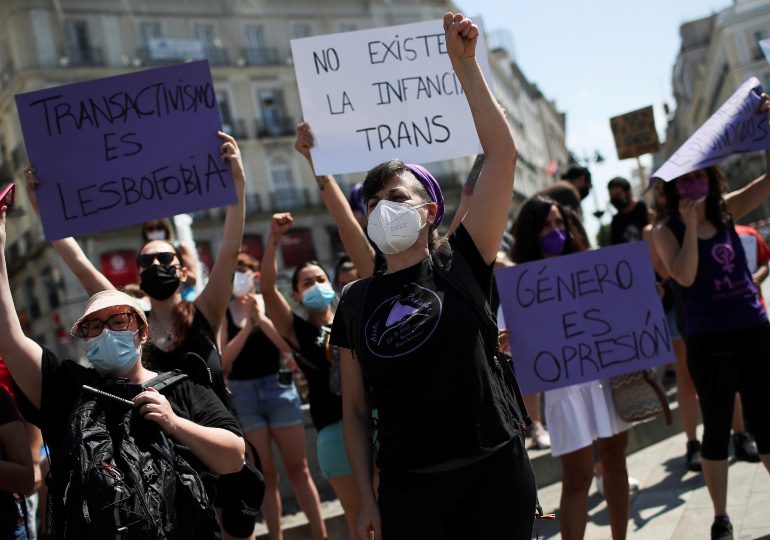 Mujeres trans, políticas y feministas, las más atacadas en redes en Costa Rica, según ONU