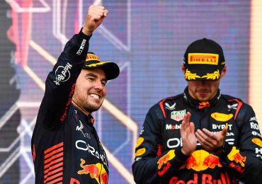 Jefe de Red Bull quiere evitar "paranoia" en rivalidad entre Verstappen y Pérez
