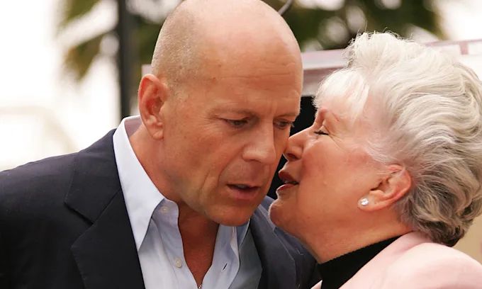 Enfermedad frontotemporal en Bruce Willis ha hecho que ya no reconozca a su madre