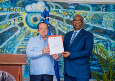 Video | Gobierno entrega 148 MM para la construcción de nuevos niveles en edificios de la UASD