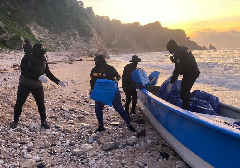 Autoridades confiscan 194 paquetes de presunta cocaína en Barahona