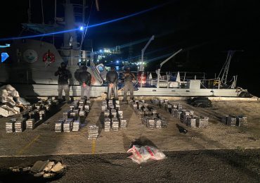 VIDEO | Interceptan lancha que ocupaba 531 paquetes de cocaína en San Pedro de Macorís