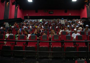 Fundación AIB y Caribbean Cinema continúan llevando alegría al cine a los más necesitados